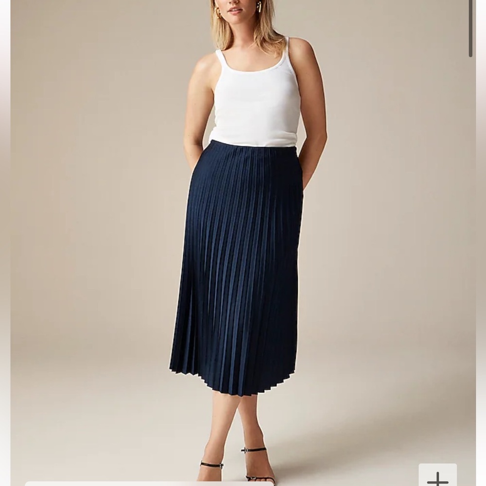 Navy Blue J Crew pleated skirt. Size xl